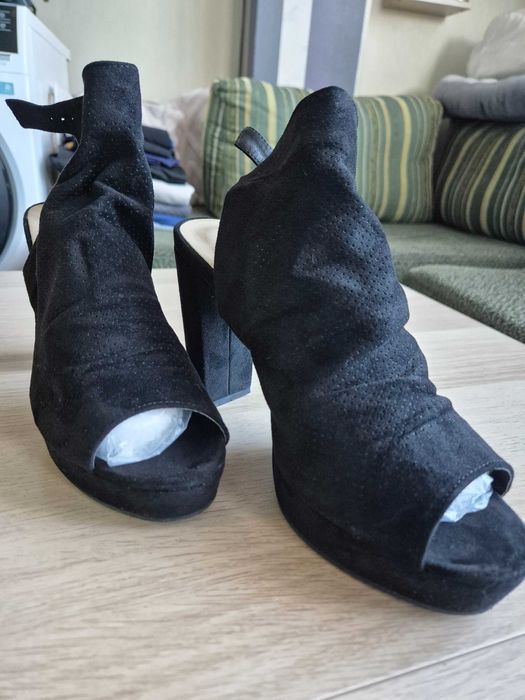 Дамски елегантни обувки на висок ток