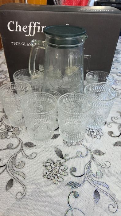 Carafa cu pahare ,am mai mte seturi