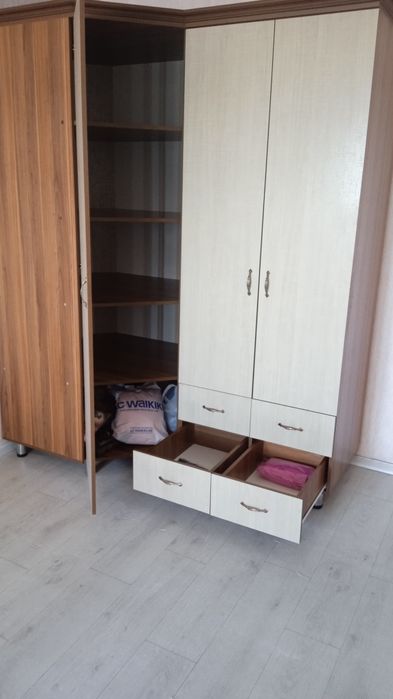 Шкаф высокий продам