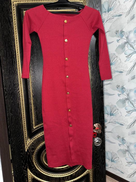 Продам платья разные