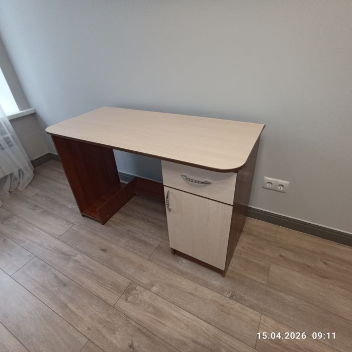 Продам стол письменный для школьника