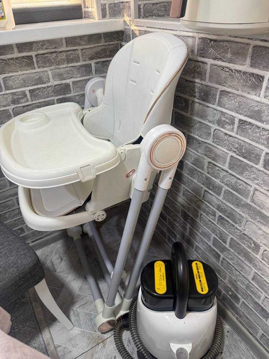 Продается столик для кормления