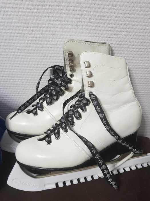 Продам коньки фигурные