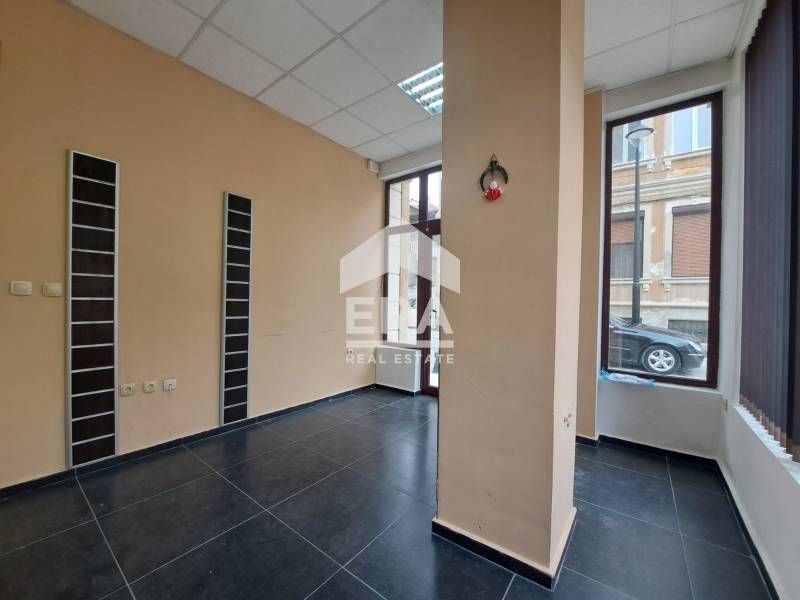 Дава се под наем Офис в Бургас, Център - 16 кв.м за 204 € - Снимка #1