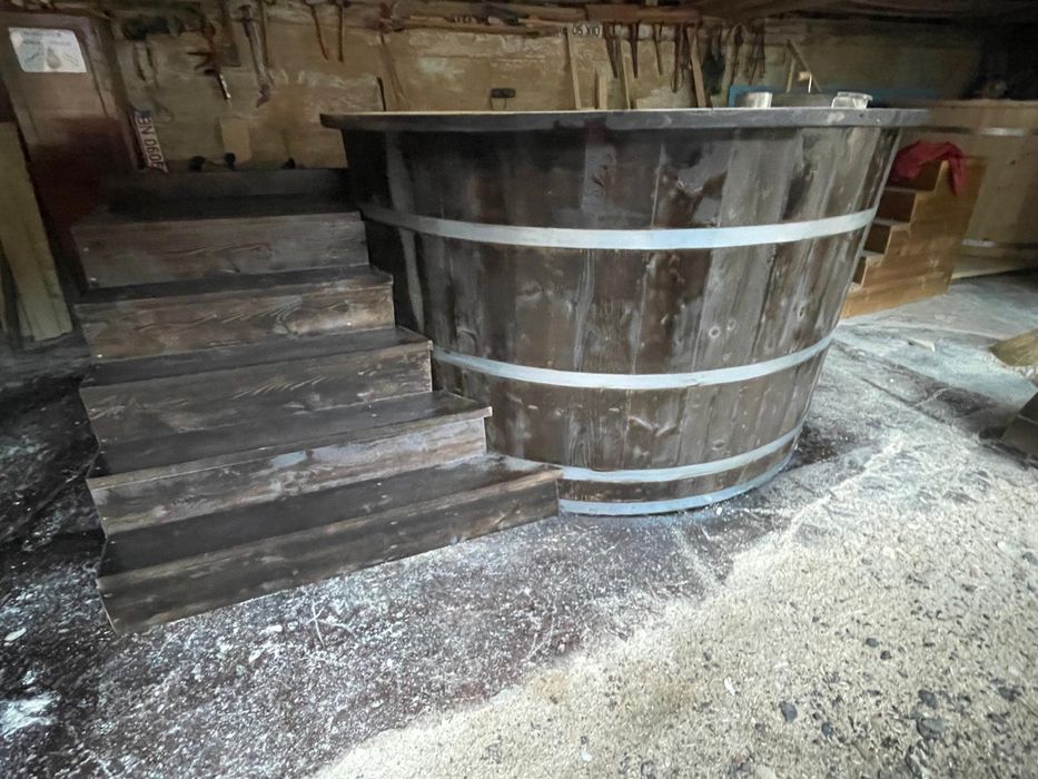 Ciubăr cu podium din lemn