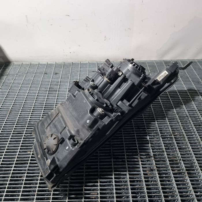 Far Stanga SsangYong Tivoli 2015 - 2019 SUV 4 Usi (1471) Cu lupă