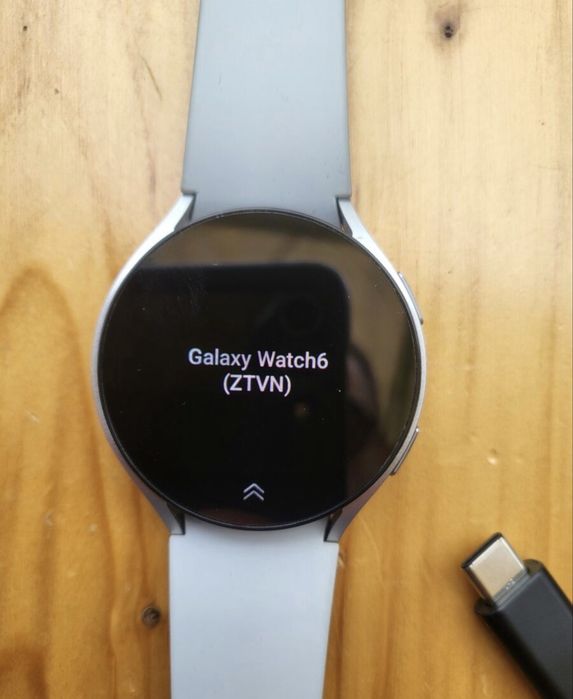 Смарт часовник Samsung Galaxy Watch 6 НЕ РАЗЛИЧИМ ОТ НОВ