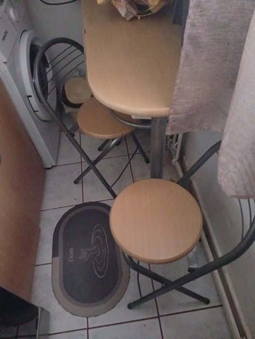 Vând masa de bucătărie