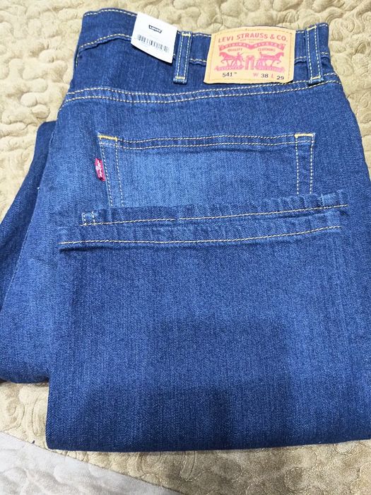 Blugi Lewis 541 cu etichetă