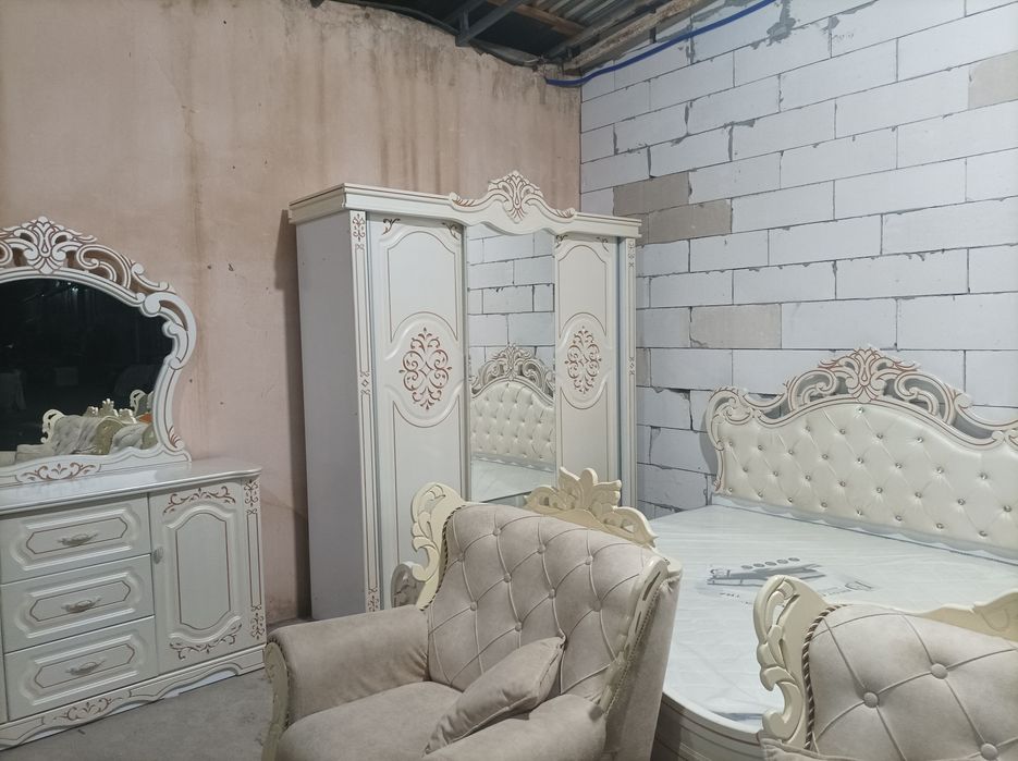 Продается спальный гарнитур