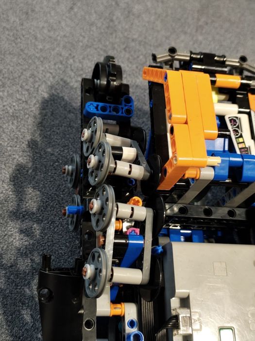 Лего 42140 Lego Technic App Controlled Transformation Vehicle