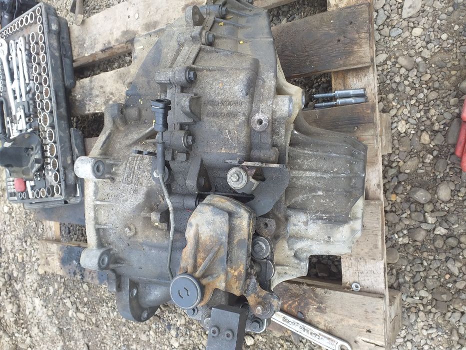 Dezmembrez land rover tiguna Cutie viteza manuala freelander 2 2.2 200