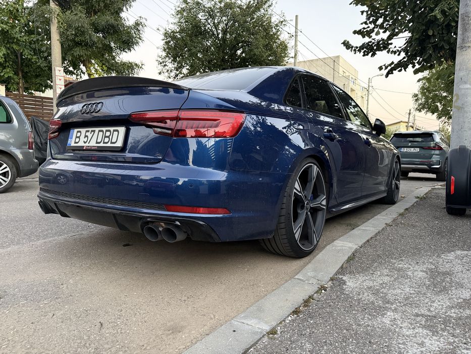 Audi A4 B9  S-line quattro