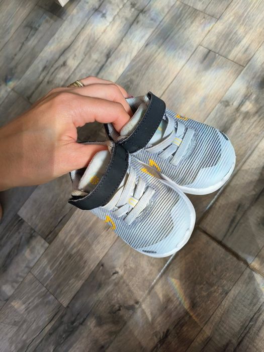 Adidași Nike Nr. 18,5