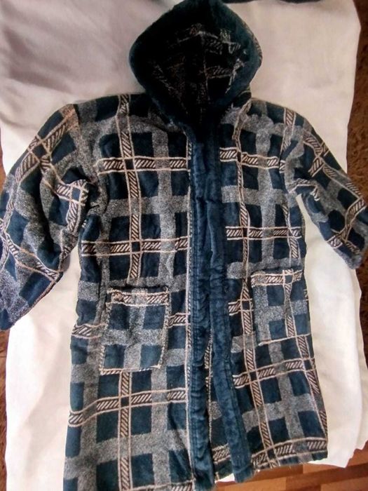 Отдам махровый халатик за шоколадку