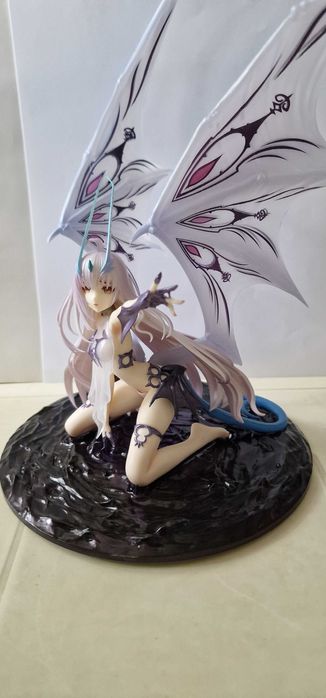 Коллекционная аниме фигурка.