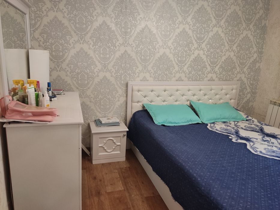 Продам спальный гарнитур