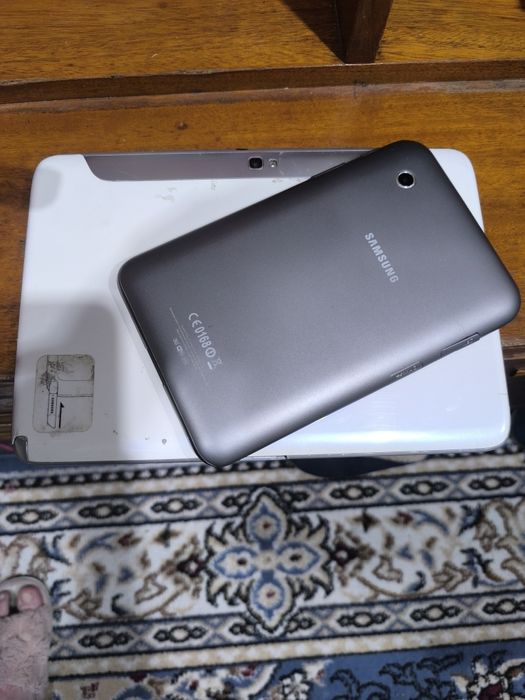 Два планшета Самсунг