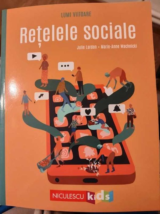 Lot 3 carti - Biodiversitatea, Orasele, Rețele sociale