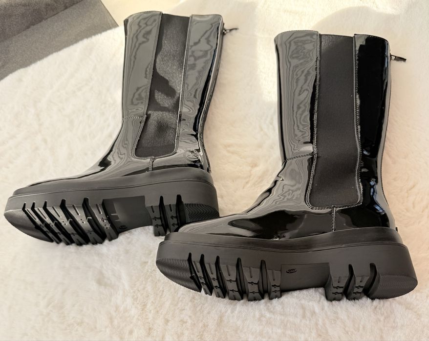 Cizme noi din piele lacuita