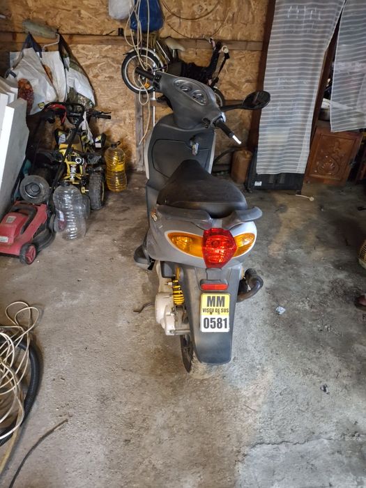 Vând scuter piaggio fly 50 2t