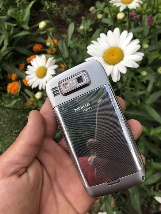 Nokia E72 ideal holatda