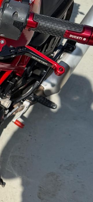 Vând motocicletă Ducati