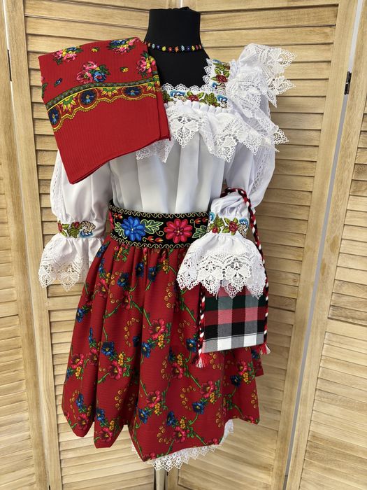 Costum popular de Maramures pentru femei complet