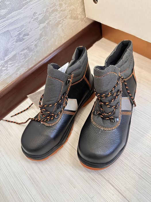 спец ботинки новый