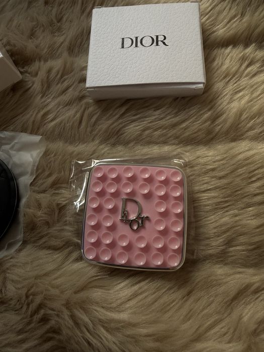 Чисто нови Dior аксесоари