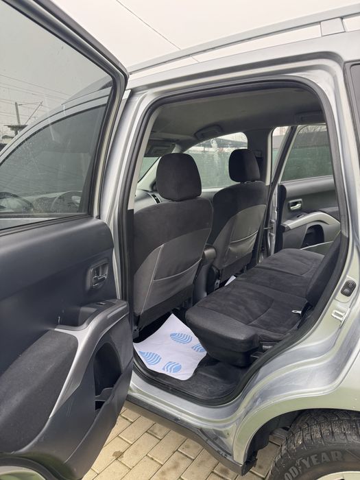 Mitsubishi Outlander 2.0 DID 4x4 Diferential blocabil 7 locuri