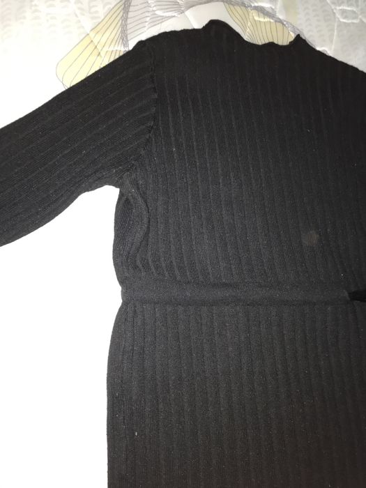 платье чёрное..