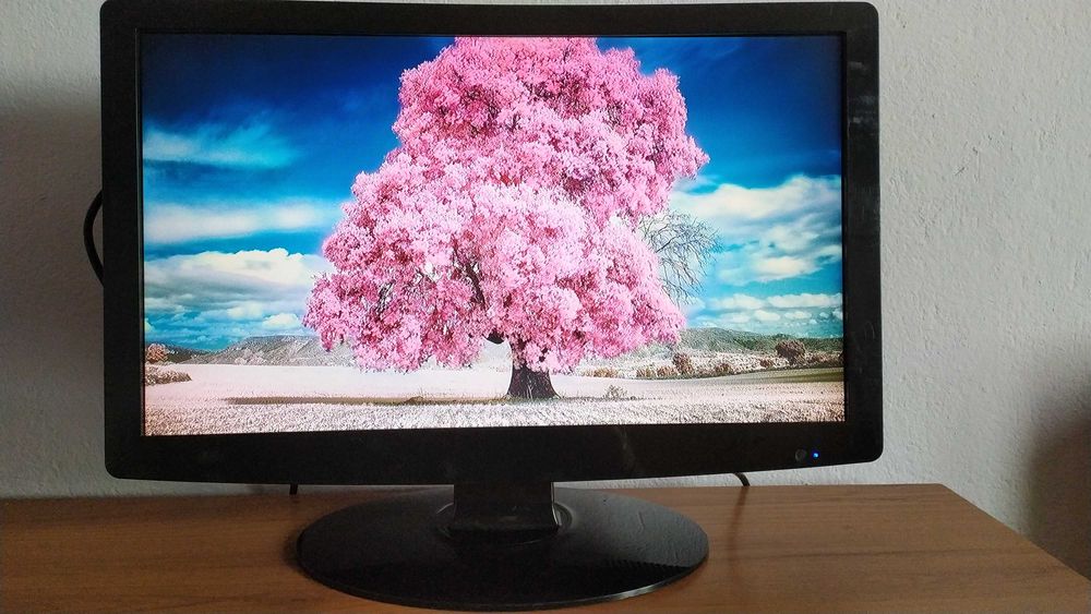 Телевизор - Q. Media, 56 см.