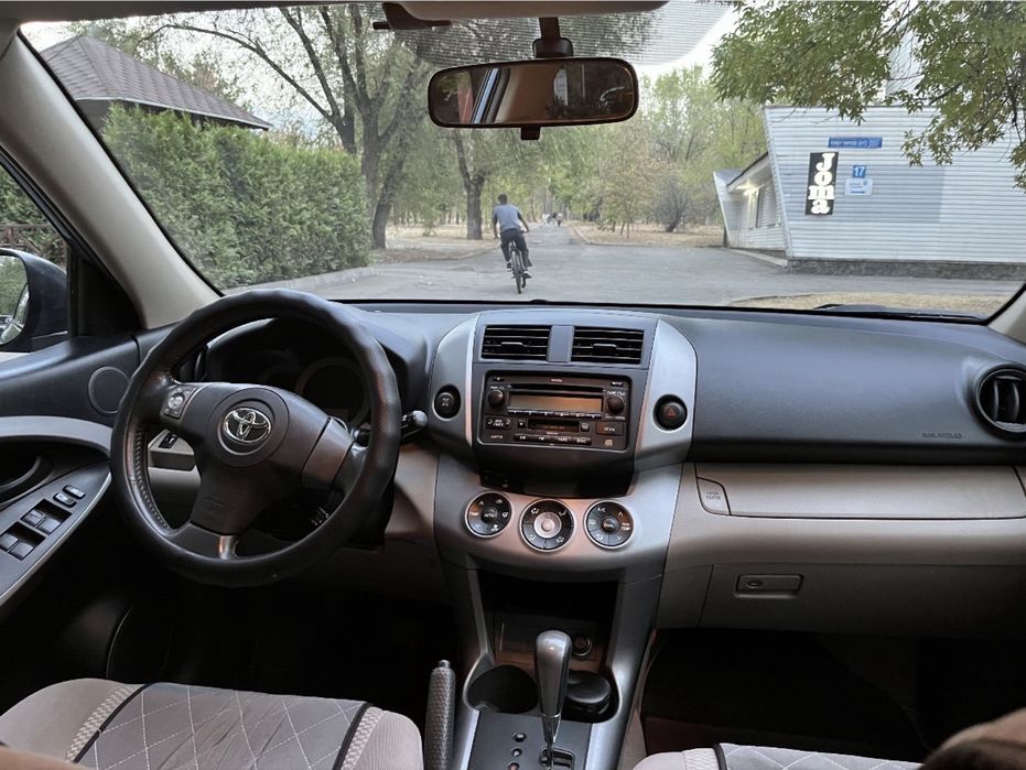 Продам Toyota RAV4