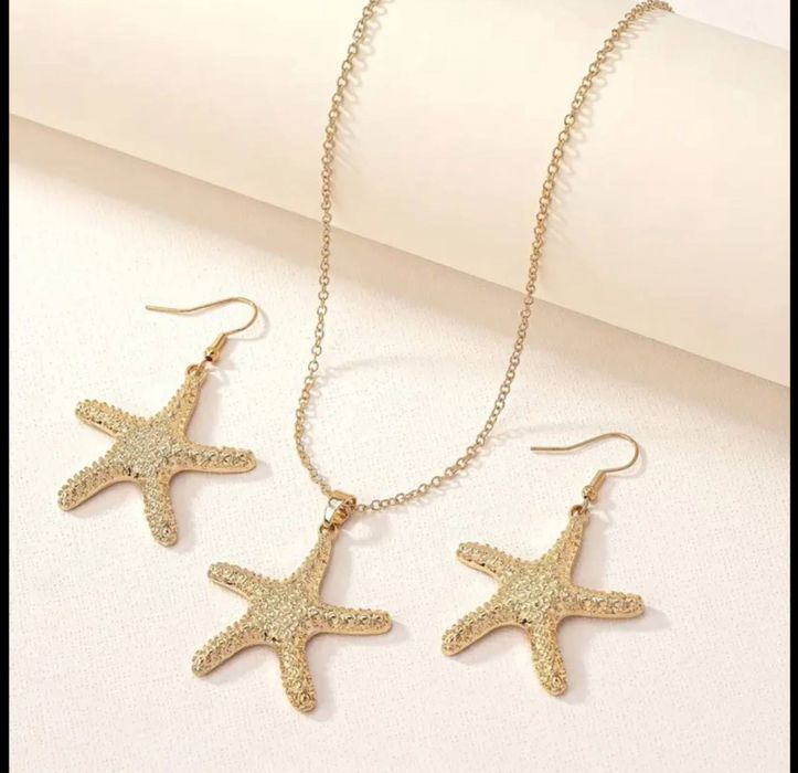 Комплект качественной бижутерии в виде морской звезды.