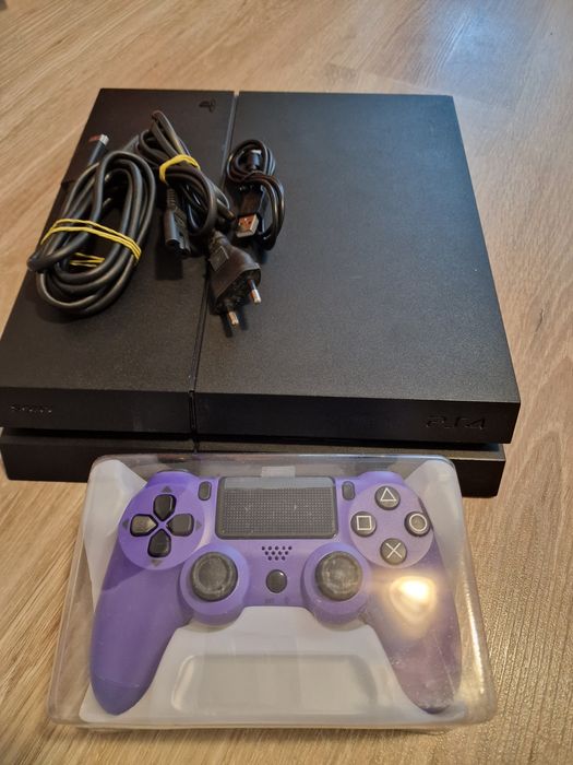 PlayStation 4 black