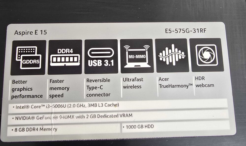 Продавам лаптоп Acer Aspire E 15 (E5-575G-31RF).