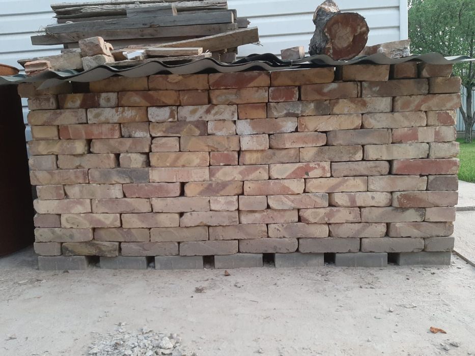 Кирпич красный (~300 шт.)