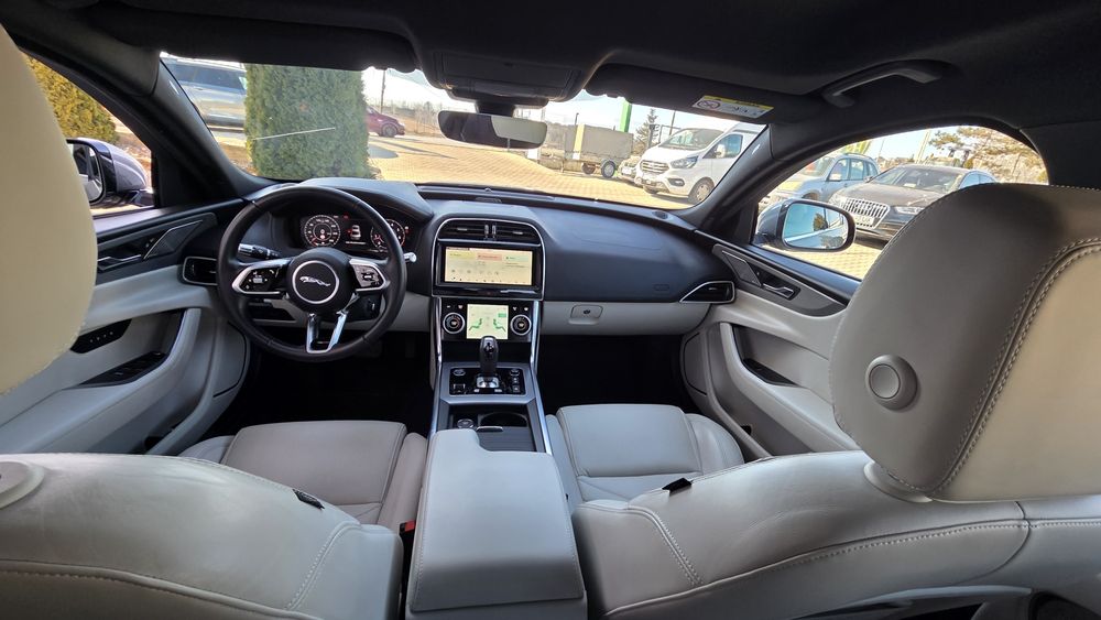 Jaguar Xe 2.0 Benzina