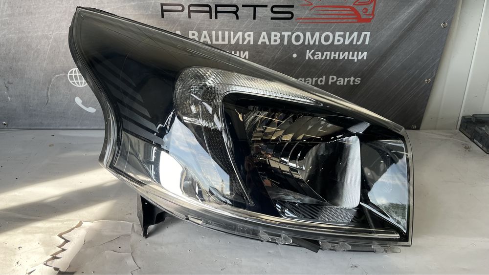 1 брой ляв и 3 броя десен фар Opel Vivaro 2014-2018