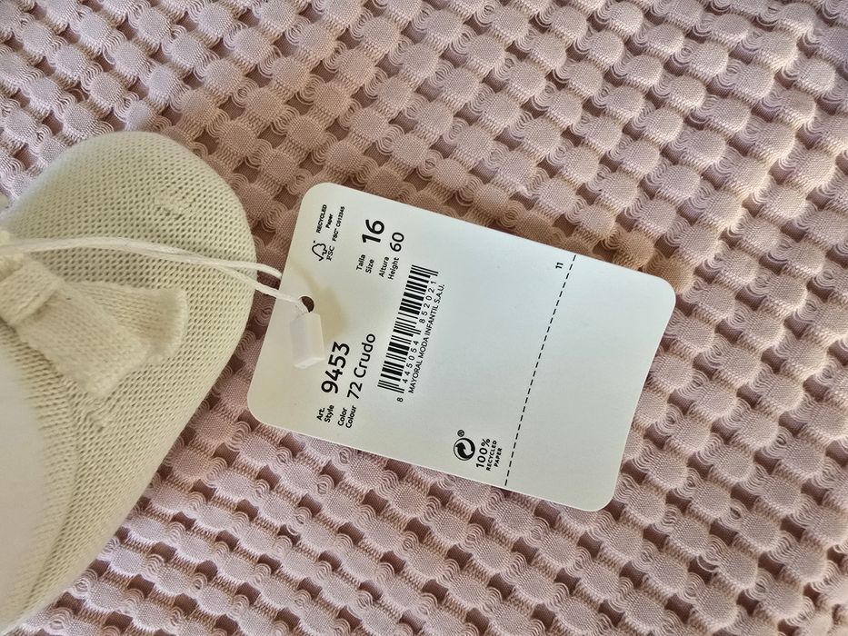 Чисто нови детски обувки