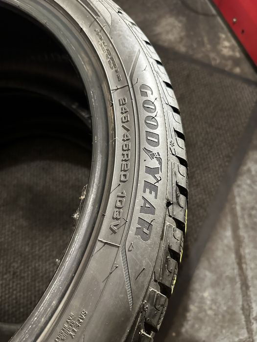 245/45 R20 103V XL - Goodyear Ultra Grip Performance M+S Oferta