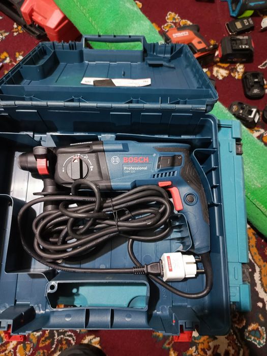 Перфоратор Bosch GBH 220 оригинал.