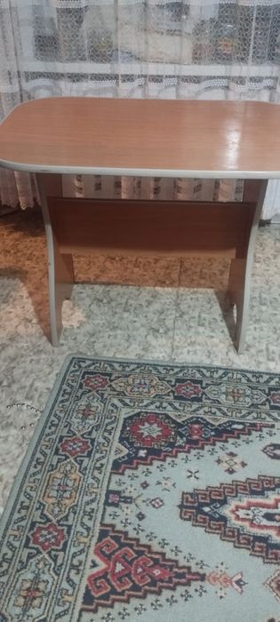 Продам кухонный стол