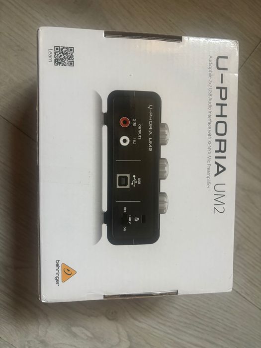 Аудио Интерфейс Behringer U-Phoria UM2