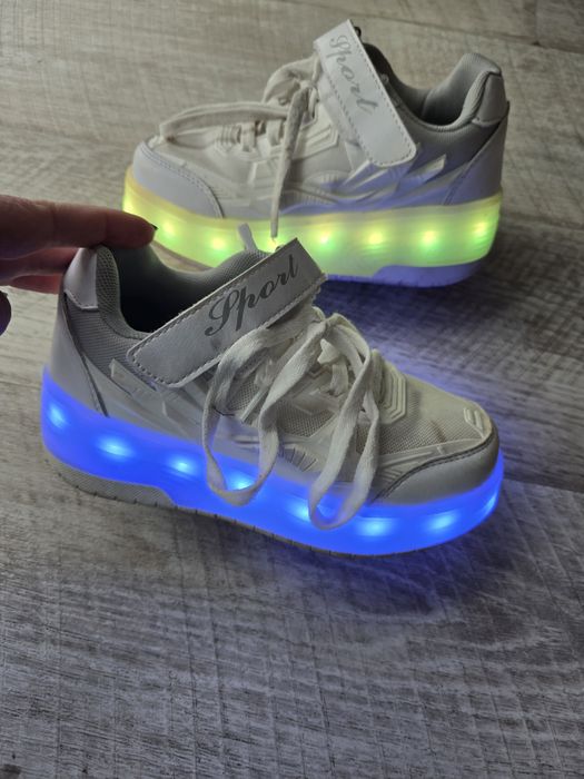 Светещи маратонки с колелца размер 33