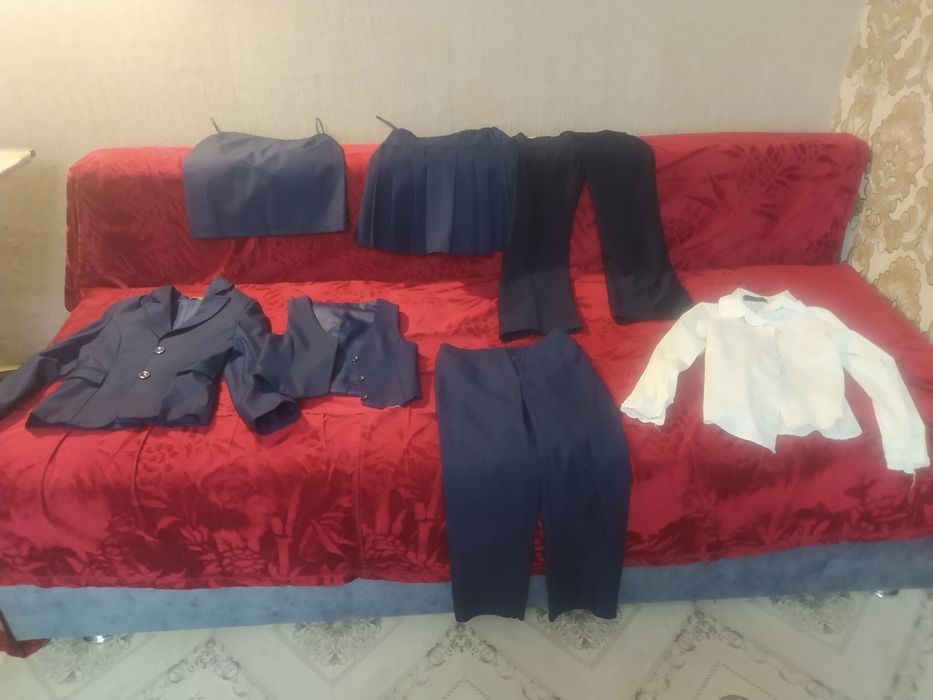 Продам школьную форму для девочки на 1ый класс!