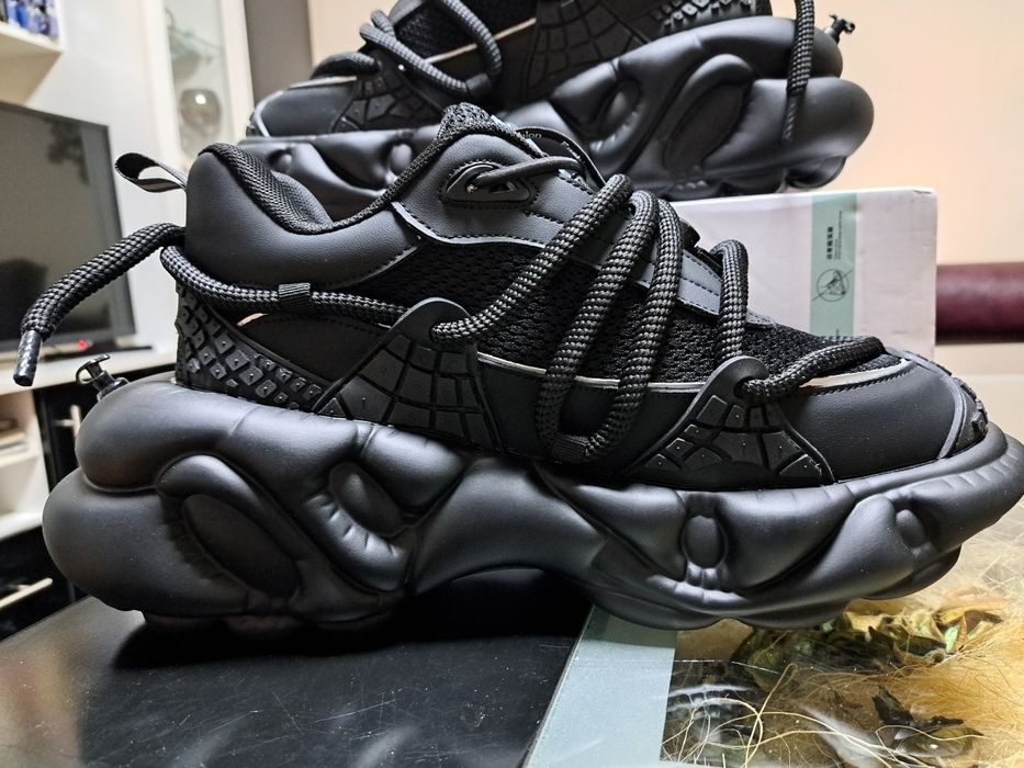 Продавам мъжки маратонки уникален модел 43,44 номер.