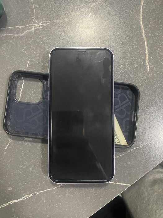 IPhone 12 в хорошем состоянии