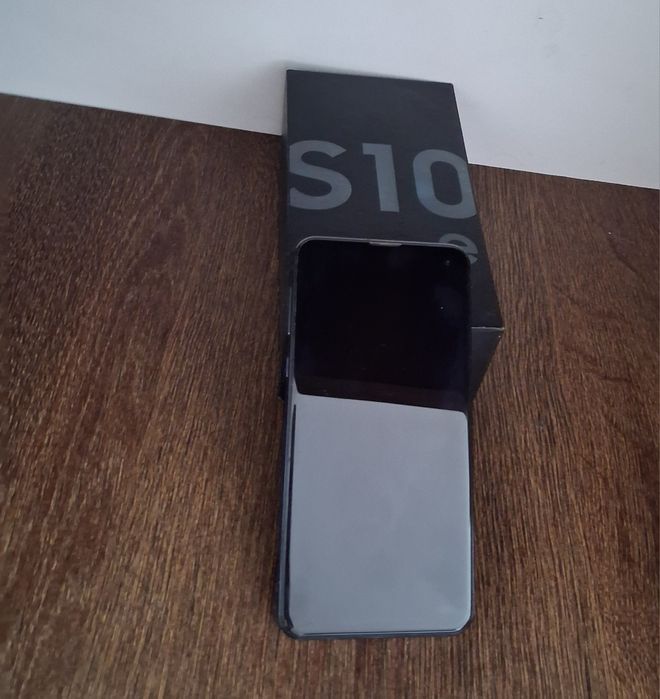 Vând Samsung Galaxy S10e